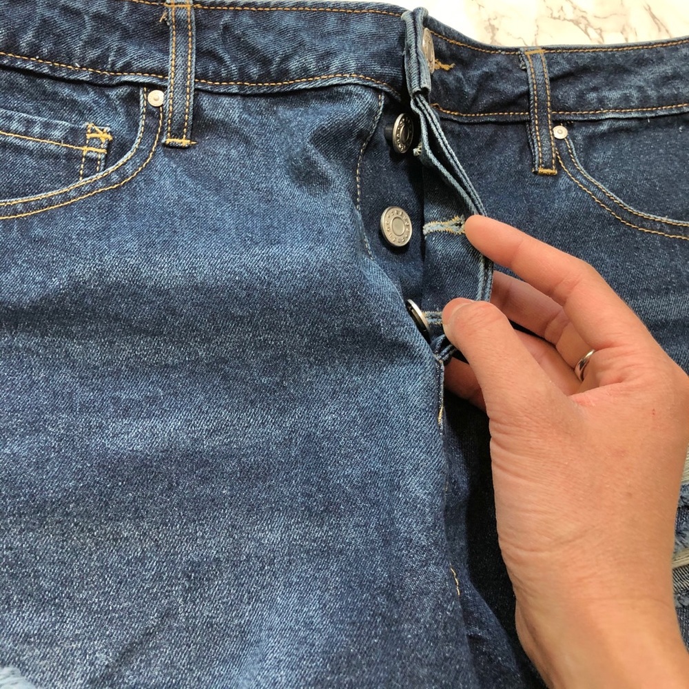 NWT❣️Distressed Denim Shorts - Picture 5 of 8